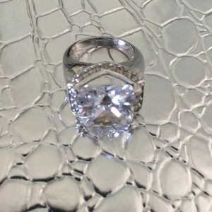 COSTUME CZ AND SILVER COSTUME JEWELRY RING SIZE SEVEN DRESS UP OR CASUAL OUTFIT!